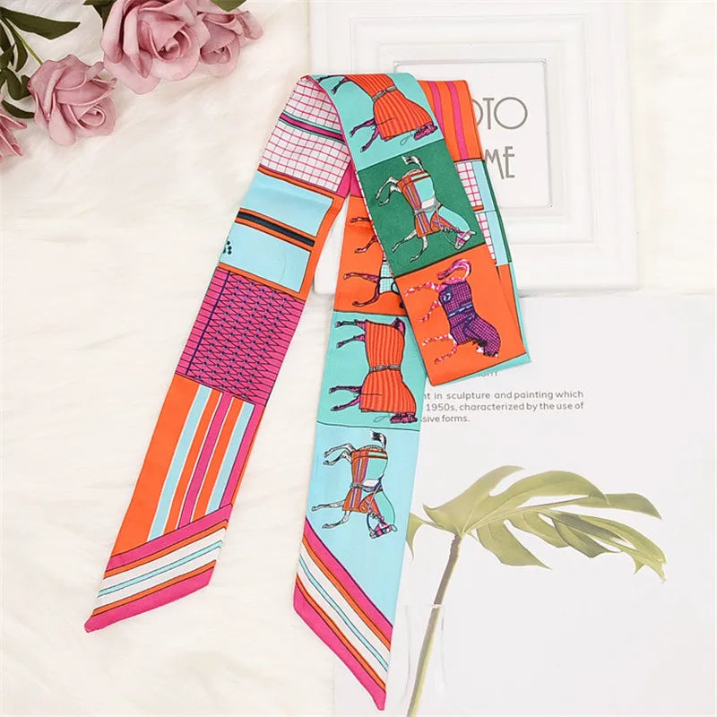 Smal Elegant Sidenscarf med Hästmotiv – Country Chic