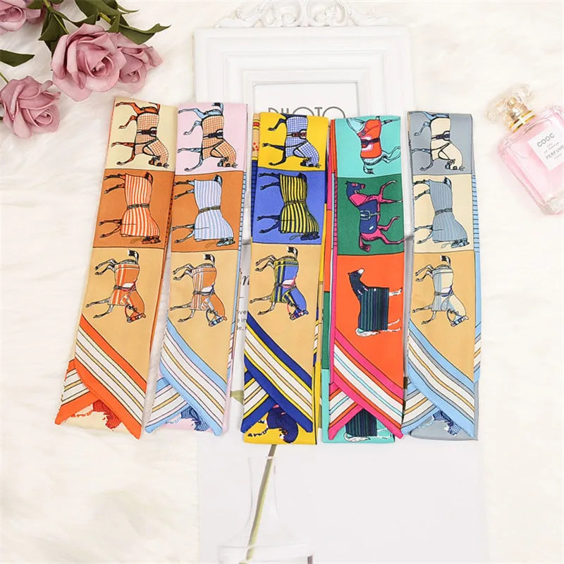 Smal Elegant Sidenscarf med Hästmotiv – Country Chic