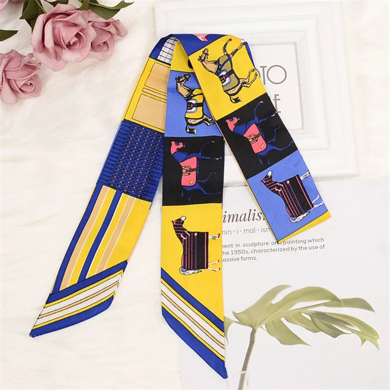 Smal Elegant Sidenscarf med Hästmotiv – Country Chic
