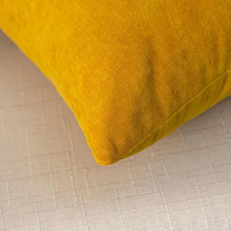 Kuddfodral med handbroderat hästmotiv – 45x45 cm