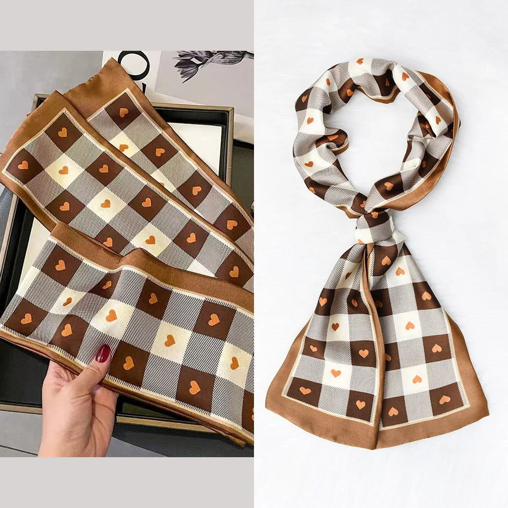 Sideninspirerad scarf med hästmönster