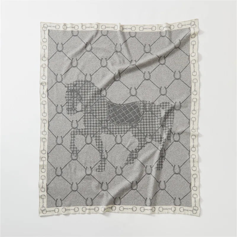 Lyxig Stickad Hästpläd – Värme & Elegans i Country Style