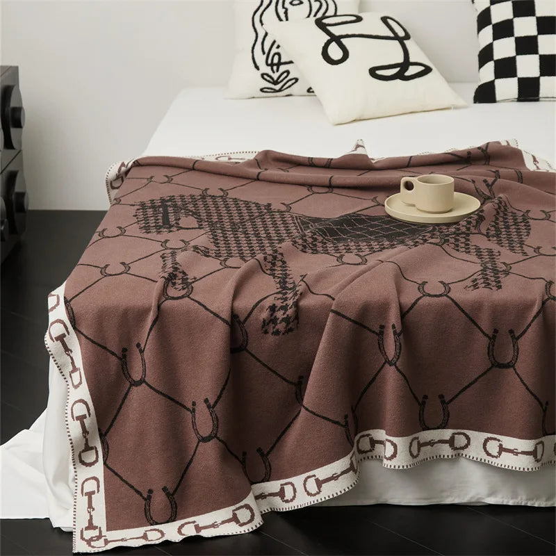 Lyxig Stickad Hästpläd – Värme & Elegans i Country Style