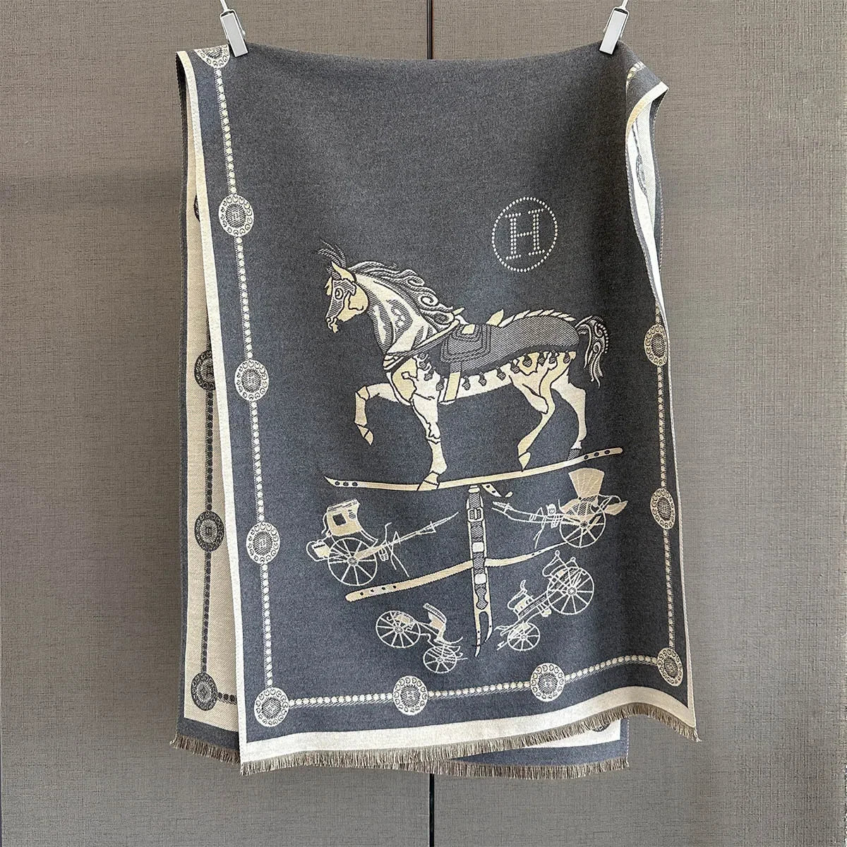 Scarf Häst i balans