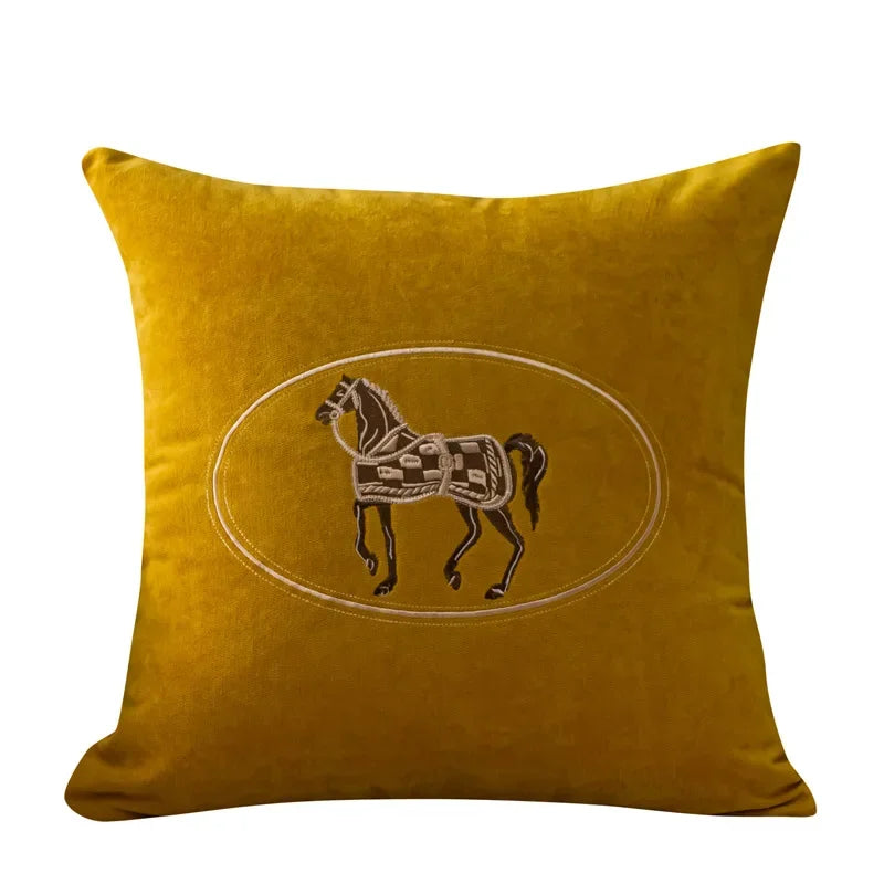 Kuddfodral med handbroderat hästmotiv – 45x45 cm