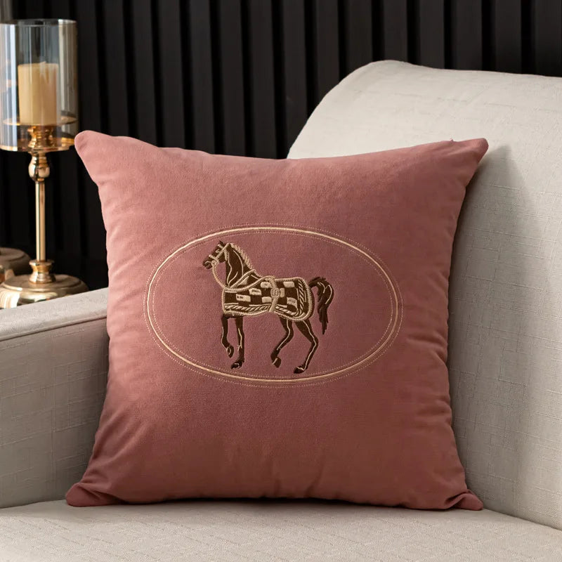 Kuddfodral med handbroderat hästmotiv – 45x45 cm