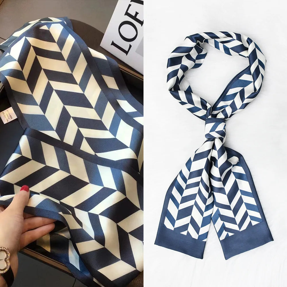 Sideninspirerad scarf med hästmönster