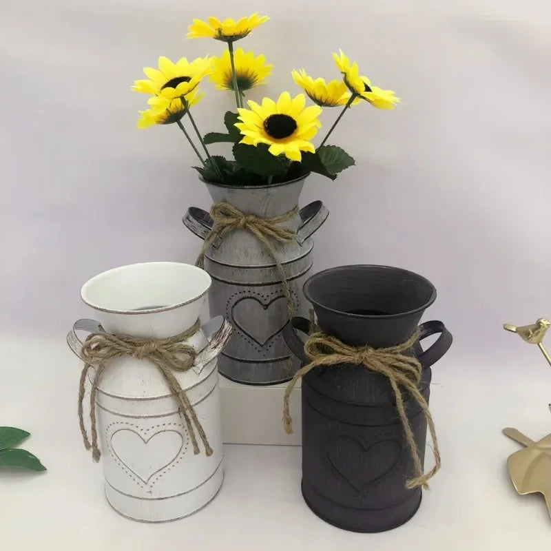 Lantlig blomvas i galvaniserad metall