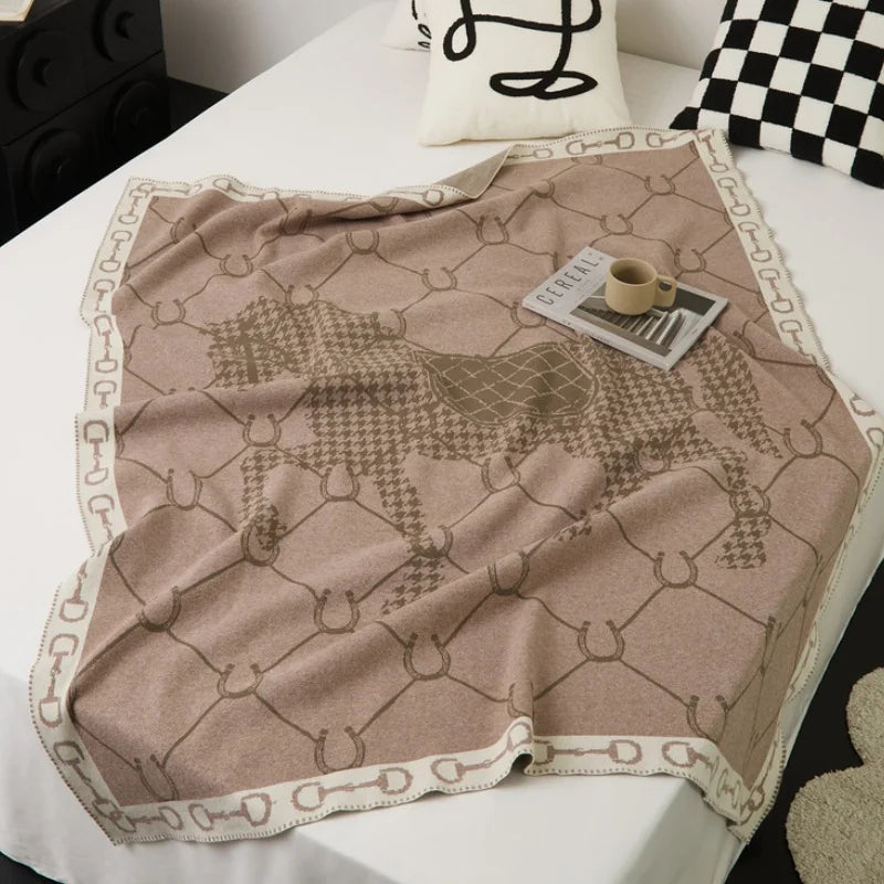 Lyxig Stickad Hästpläd – Värme & Elegans i Country Style