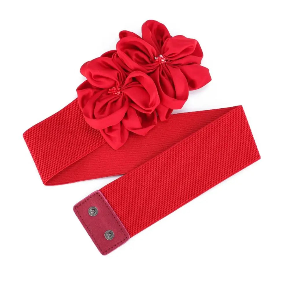 Blommigt elastiskt midjebälte – feminin detalj med trendig touch
