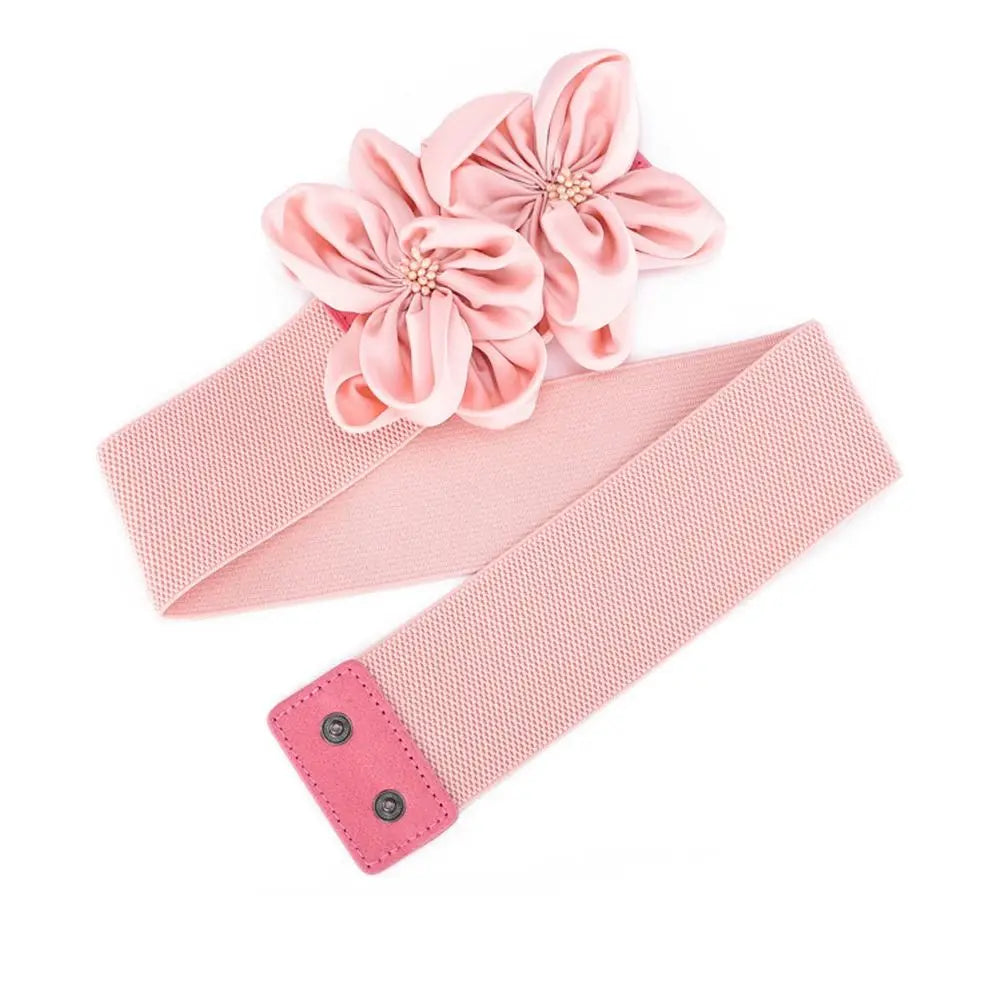 Blommigt elastiskt midjebälte – feminin detalj med trendig touch