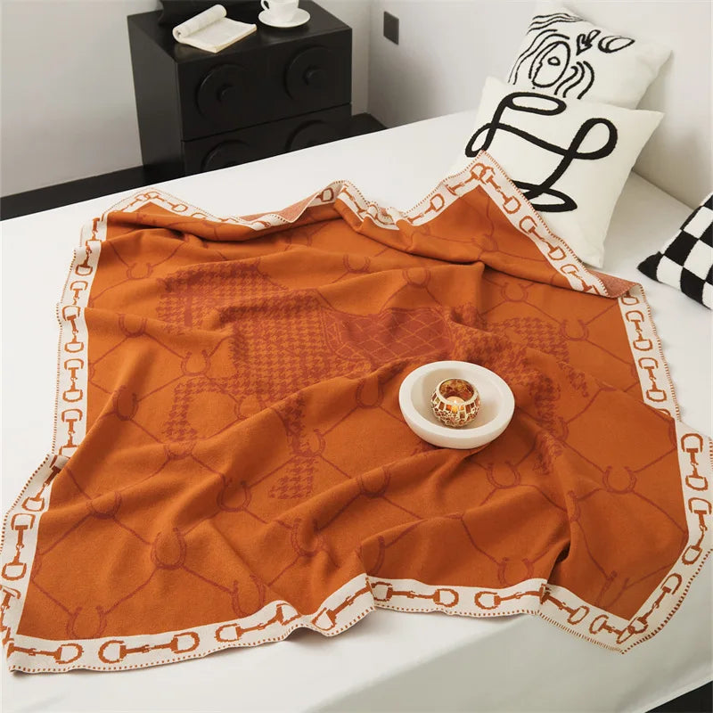 Lyxig Stickad Hästpläd – Värme & Elegans i Country Style