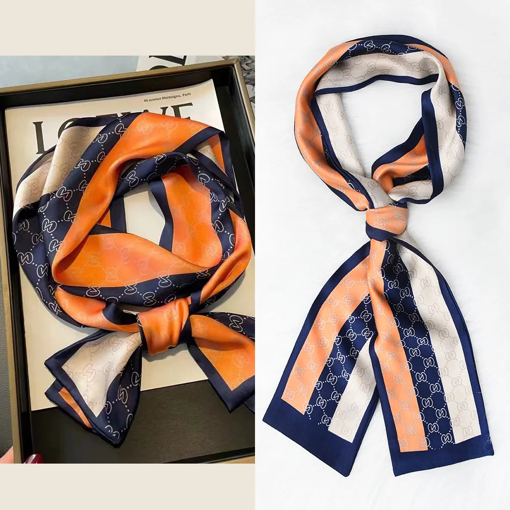 Sideninspirerad scarf med hästmönster