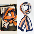 Sideninspirerad scarf med hästmönster